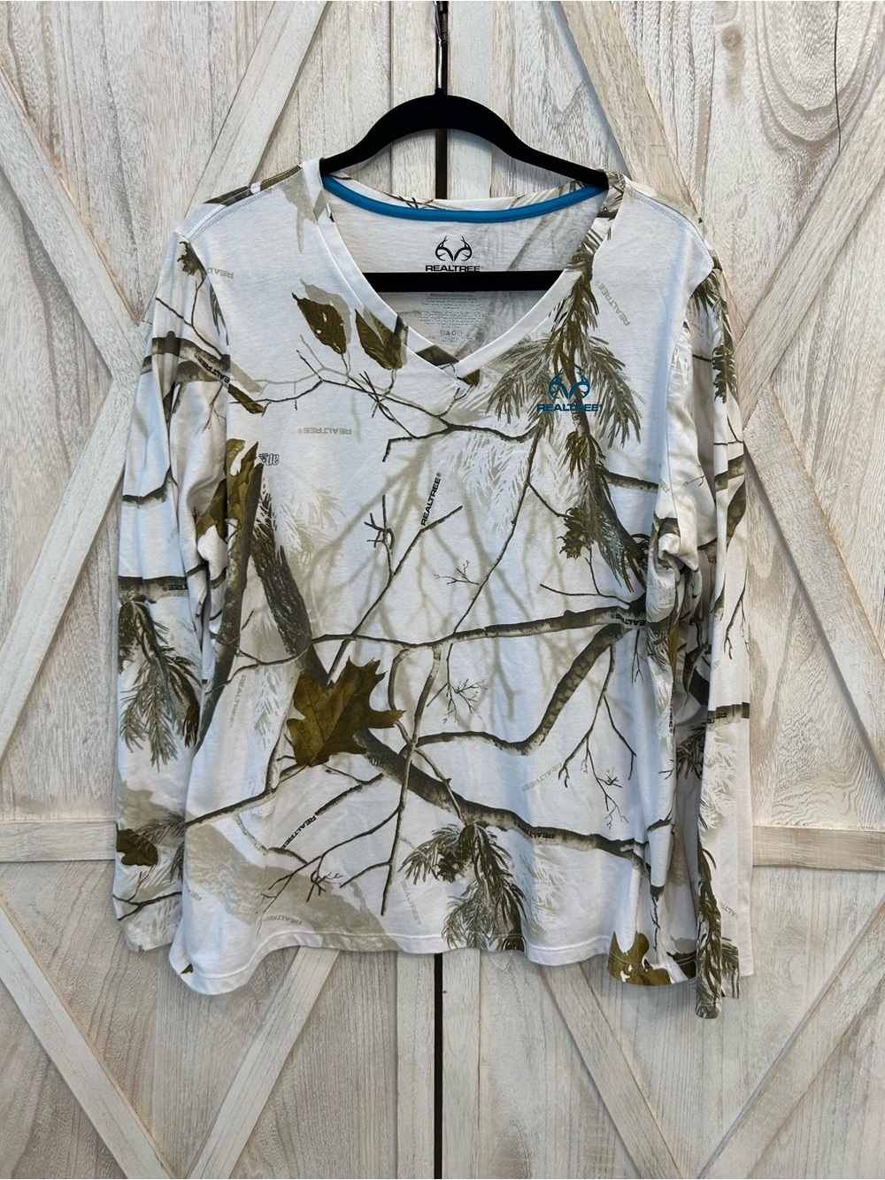 Realtree Women's White & Olive Camo V-Neck Long Sleeve Tee
